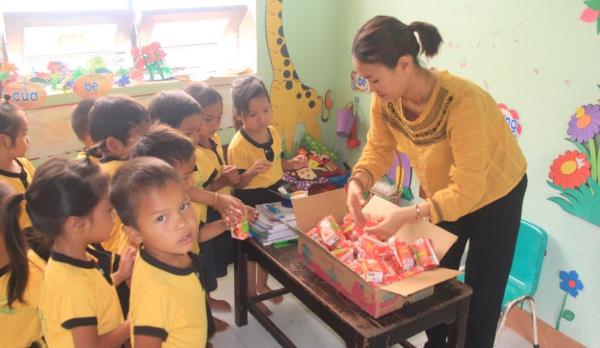 Từ tháng 1-2024, Quảng Nam hỗ trợ sữa cho trẻ em các vùng khó khăn