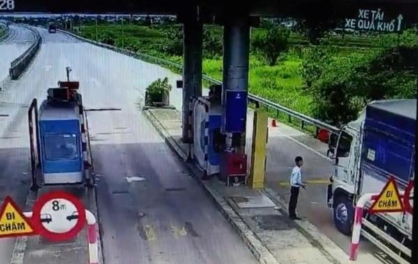 VEC nói gì về việc thu phí xe đi cứu trợ trở về qua cao tốc Đà Nẵng - Quảng Ngãi?