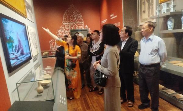 Ngày đầu tiên Bảo tàng Đà Nẵng mở cửa đón khách tham quan