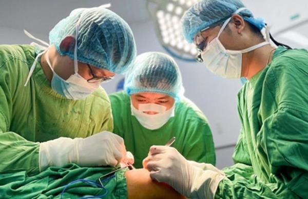 Kịp thời cứu cánh tay bé trai 7 tuổi bị đứt động mạch