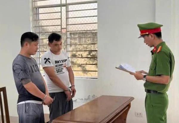 Mang còng đi, bị còng về