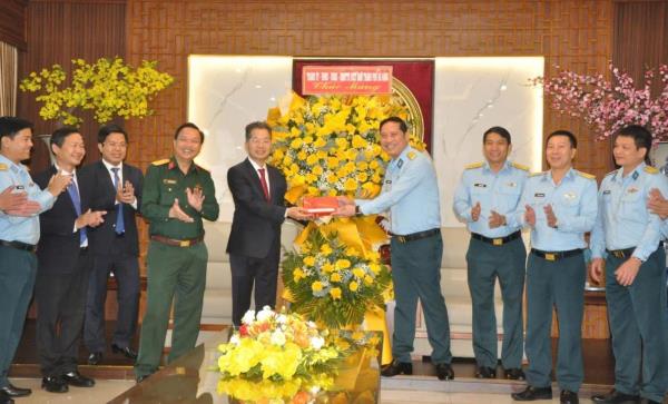 Lãnh đạo TP Đà Nẵng thăm, chúc mừng các đơn vị Quân đội