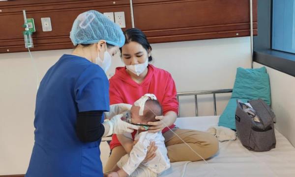 Thủ tướng yêu cầu đẩy nhanh tiêm chủng phòng sởi, không để thiếu vắc xin