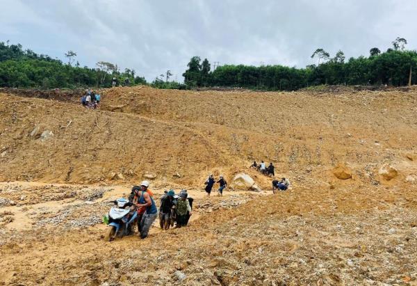 Khẩn trương khơi thông các tuyến đường huyết mạch vùng cao sau sạt lở