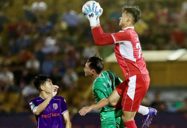 Bắt sai, tổ trọng tài Cúp quốc gia bị kỷ luật