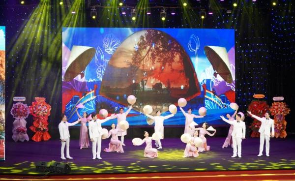 Giao lưu nghệ thuật kỷ niệm 75 năm thiết lập quan hệ ngoại giao Việt Nam - Liên bang Nga tại Đà Nẵng