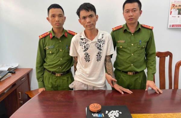Bắt quả tang đối tượng buôn ma túy
