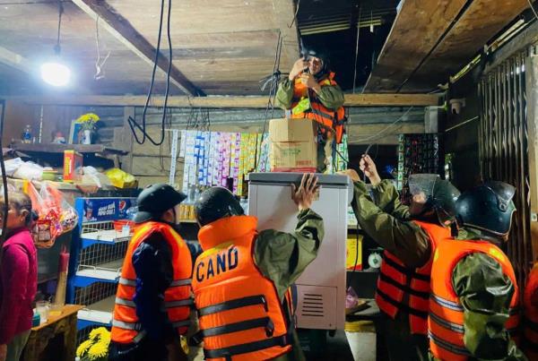 Mưa lũ gây thiệt hại nặng cho miền Trung