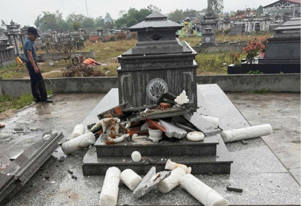 Điều tra, làm rõ kẻ xấu đập phá bia mộ Mẹ Việt Nam anh hùng