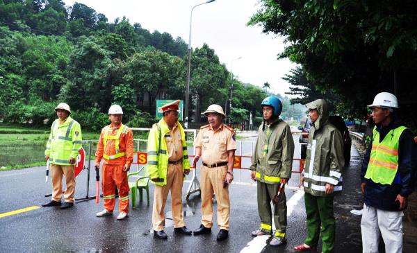 Giao thông qua đèo Hải Vân trở lại bình thường