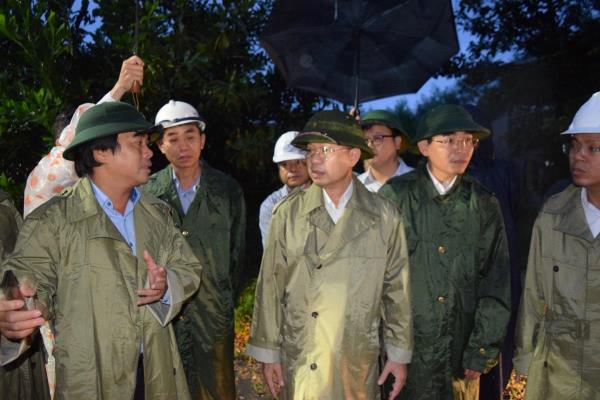 Lãnh đạo thành phố Đà Nẵng kiểm tra công tác ứng phó ngập lụt, đảm bảo an toàn cho người dân