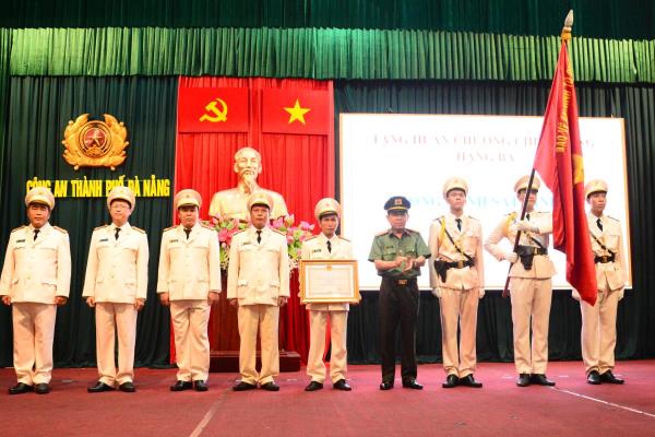 Tuyên dương, khen thưởng nhiều tập thể và cá nhân thuộc Công an TP Đà Nẵng