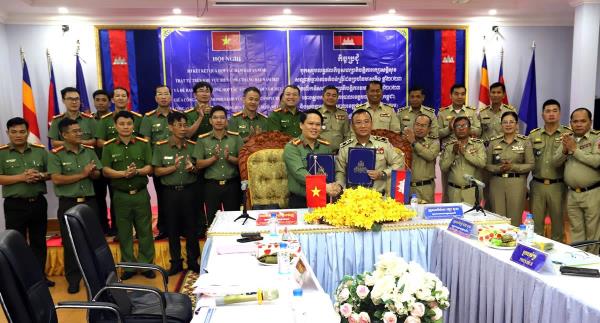 Công an tỉnh Đắk Nông và Công an tỉnh Mondulkiri sơ kết công tác hợp tác bảo đảm ANTT