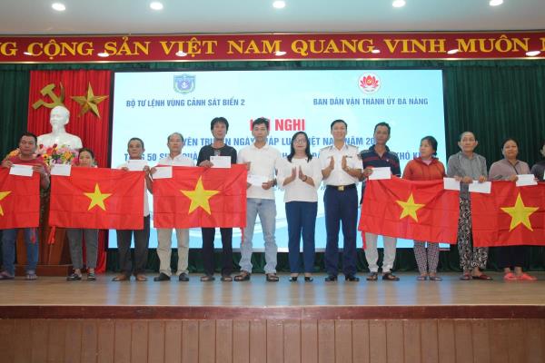 Cảnh sát biển đồng hành cùng ngư dân