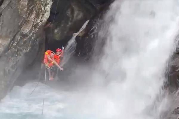 Bộ trưởng Tô Lâm biểu dương Công an các đơn vị xuất sắc trong cứu hộ, cứu nạn