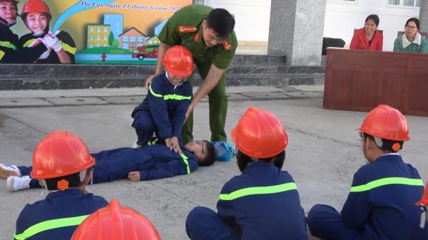 Trang bị kiến thức  phòng cháy chữa cháy cho trẻ em, việc cần làm ngay