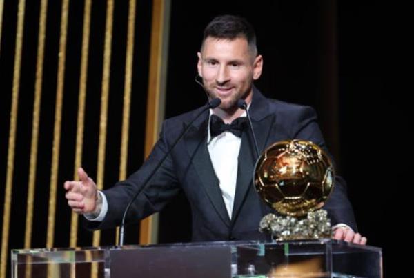 CHÍNH THỨC Messi đoạt Quả bóng vàng lần thứ 8