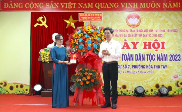 Phó chủ tịch UBND thành phố thăm, chúc mừng nhân 93 năm Ngày truyền thống Mặt trận Tổ quốc Việt Nam