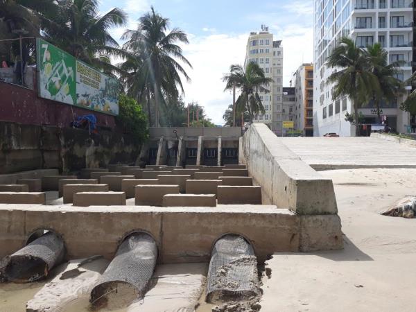 Nhiều cơ sở ven biển chưa đấu nối vào dự án thoát nước thải 700 tỷ đồng