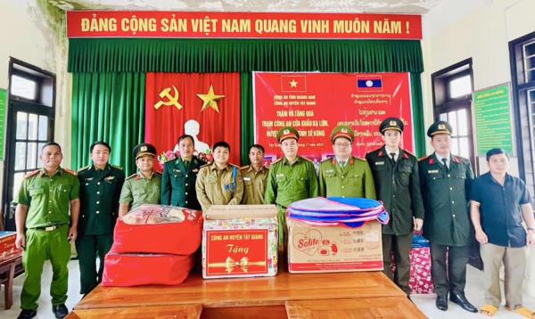 Thắt chặt mối quan hệ hai đơn vị Công an biên giới Việt - Lào