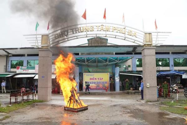 Thừa Thiên - Huế: Diễn tập PCCC tại chợ Phú Đa