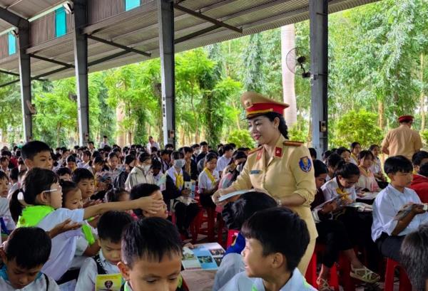 Đắk Nông - Nâng cao ý thức chấp hành Luật Giao thông đường bộ cho giáo dân Giáo xứ Phúc Lộc dịp lễ Giáng Sinh 2023