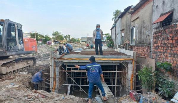 Đường cống cao hơn nền nhà, dân vùng Khe Cạn còn khổ