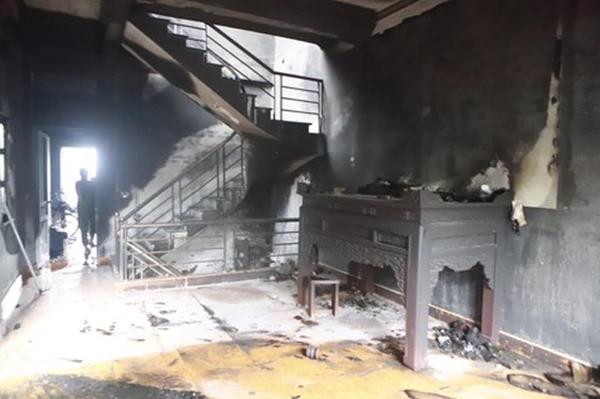 Cháy nhà trong đêm, mẹ và hai con nhỏ tử vong thương tâm