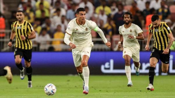 Già gân Ronaldo gây choáng