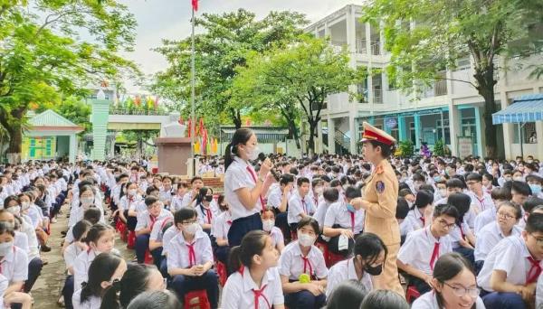 Tăng cường phổ biến pháp luật về an toàn giao thông tại các trường học