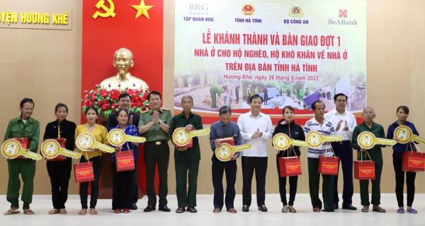 Bộ Công an bàn giao 600 nhà ở cho người nghèo, người khó khăn của tỉnh Hà Tĩnh