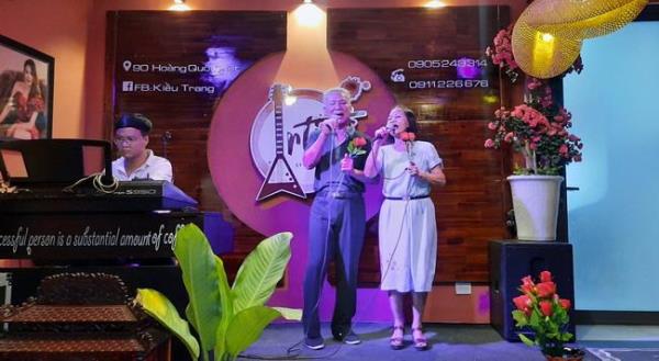 Ngân nga giai điệu khi phố lên đèn