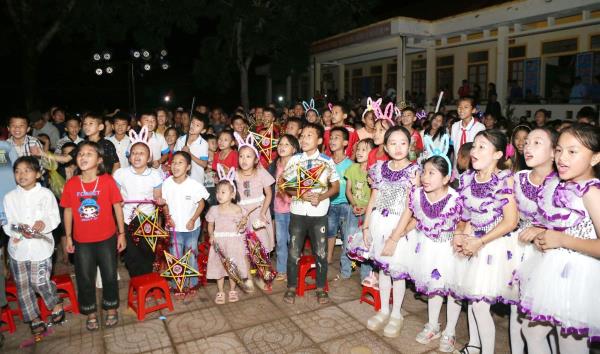 Vầng trăng yêu thương đến với học sinh vùng cao Nghệ An trong Tết Trung thu