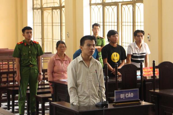 Thanh niên đâm bạn trọng thương vì chây ì trả nợ