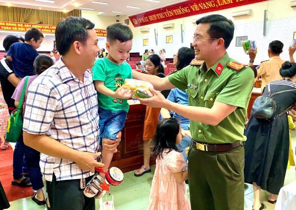 Công an TP Đà Nẵng tổ chức chương trình Đêm hội trăng rằm