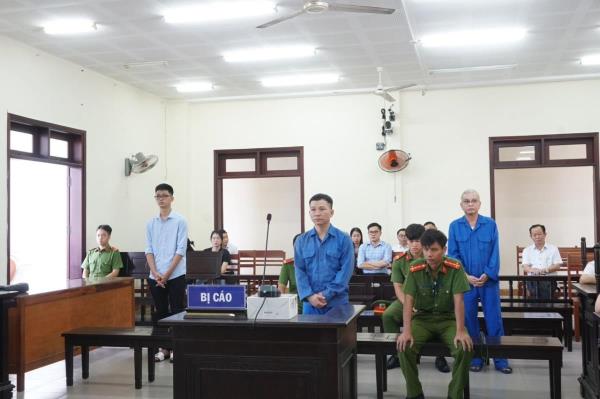 Nhóm phóng viên tống tiền nhiều quán karaoke ở Đà Nẵng lãnh án