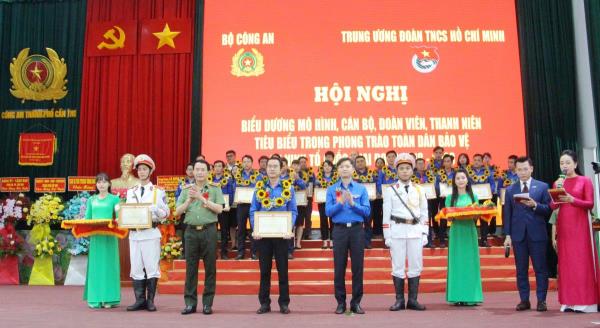 Biểu dương mô hình, đoàn viên, thanh niên tiêu biểu trong phong trào Toàn dân bảo vệ an ninh Tổ quốc