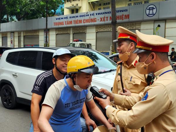 Bỏ quy định buộc CSGT phải nói lời chào, cảm ơn lái xe