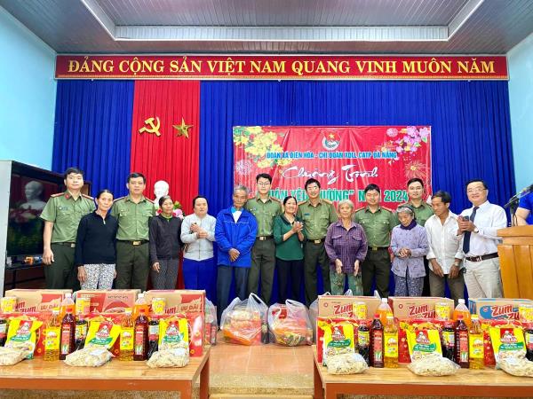 Mang Xuân yêu thương đến với người dân có hoàn cảnh khó khăn