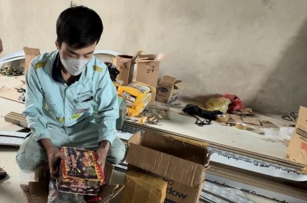 Buôn hàng cấm bị lộ