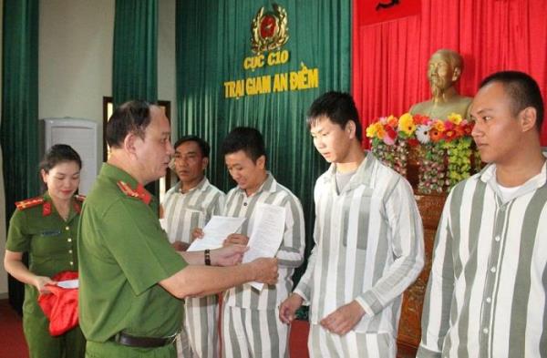 Trại giam An Điềm công bố Quyết định đặc xá cho 30 phạm nhân