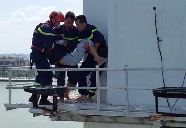 Kịp thời cứu người định  tự vẫn