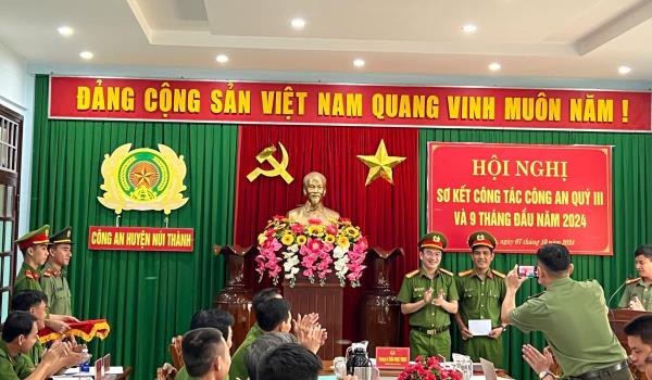 Công an xã biển Tam Giang được thưởng đột xuất và được công dân gửi thư cảm ơn