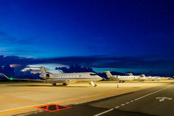 Loạt tàu bay siêu sang Gulfstream đổ bộ sân bay Đà Nẵng