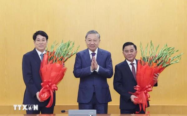 Tổng Bí thư Tô Lâm trao Quyết định phân công đồng chí Trần Cẩm Tú giữ chức Thường trực Ban Bí thư