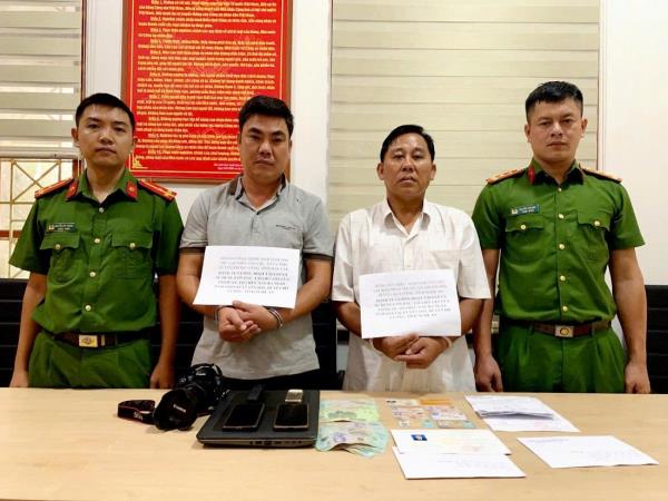 Dùng thẻ nhà báo giả, hai đối tượng đi tác nghiệp rồi đe dọa để tống tiền