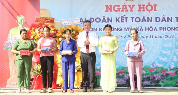 Chủ tịch Ủy ban Mặt trận Tổ quốc Việt Nam thành phố Đà Nẵng dự ngày hội Đại đoàn kết toàn dân tộc tại xã Hòa Phong, Hòa Vang