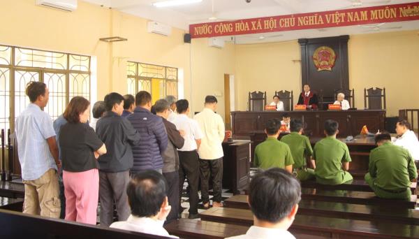 Xét xử nhóm đối tượng lợi dụng chính sách, chiếm đoạt tiền hỗ trợ nhiên liệu