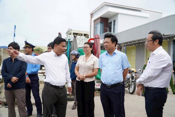 Khẩn trương sửa phà hỏng, đảm bảo nhu cầu đi lại cho người dân xã đảo Tam Hải