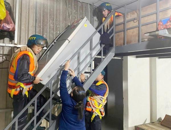 Hơn 800 người được sơ tán khỏi vùng ngập, Đà Nẵng tiếp tục theo dõi, ứng phó mưa lớn